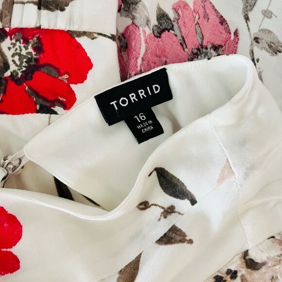 TORRID White Floral Challis Overskirt Romper size 16. - Picture 13 of 14